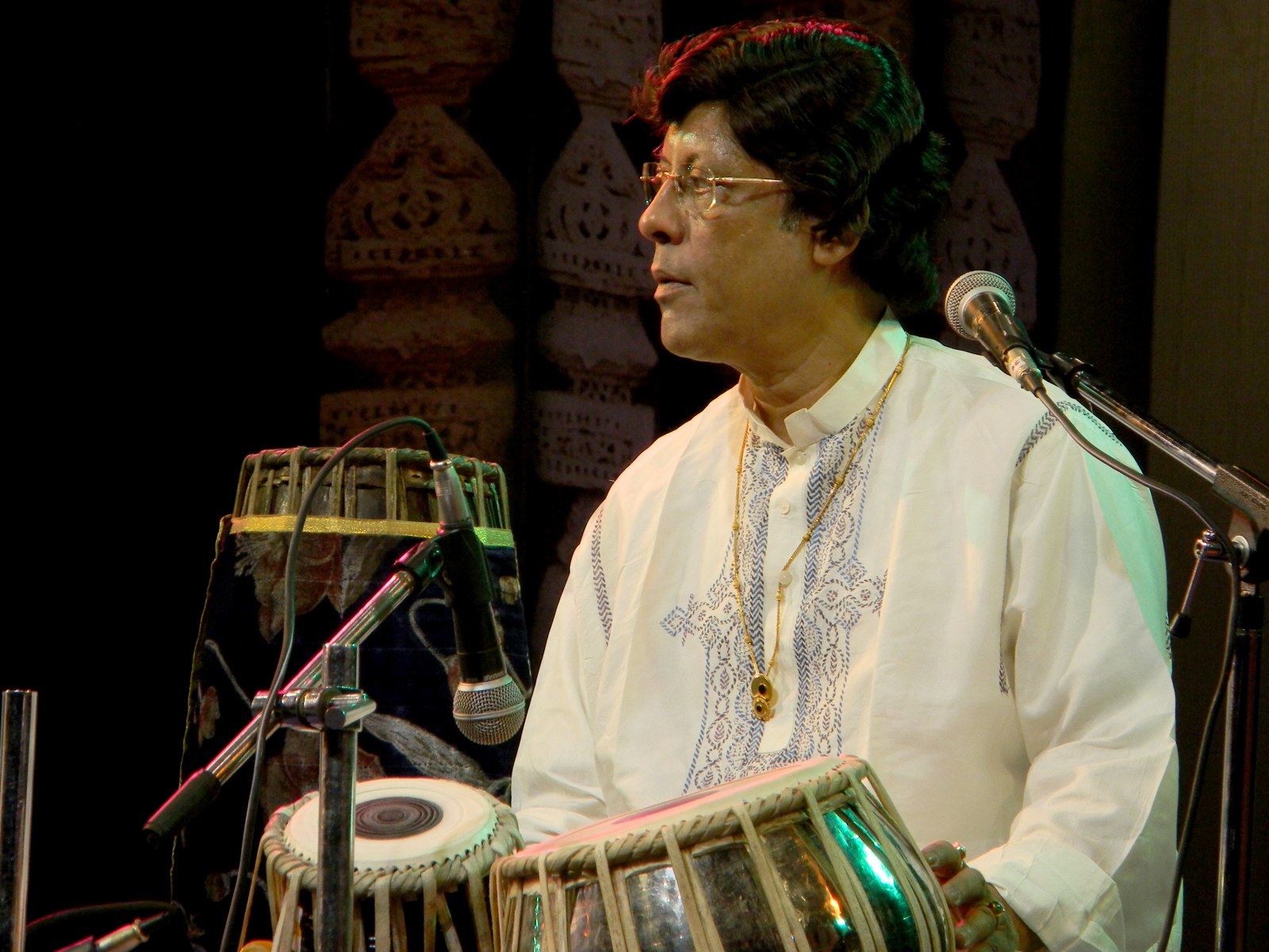 Mid-performance, hands at the bayan and dayan.
