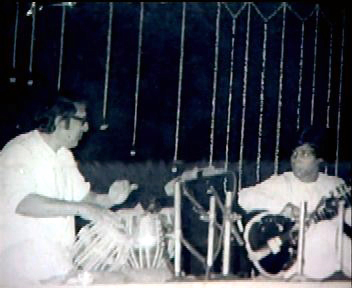 Concert photograph of Samta Prasad playing tabla beside sitar player Shahid Parvez Khan.